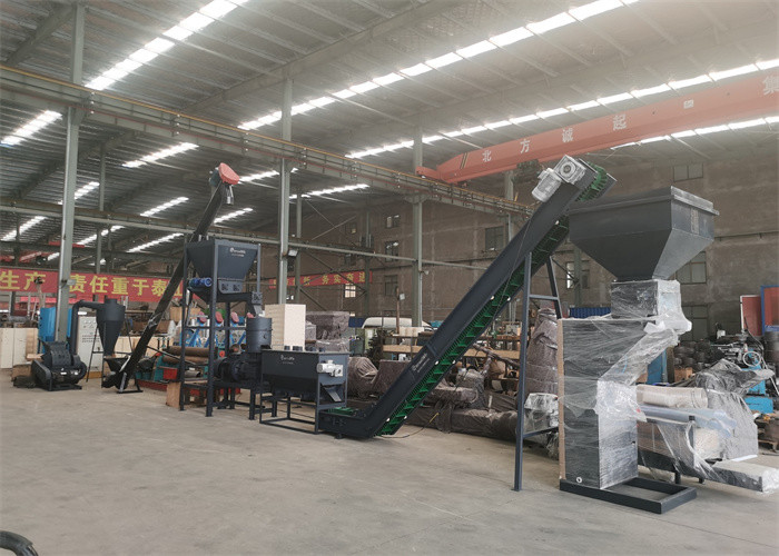 Molen van de biomassa de houten korrel voor het maken van houten het zaagselpelletiseermachine van de logboektak tot houten korrelproductielijn