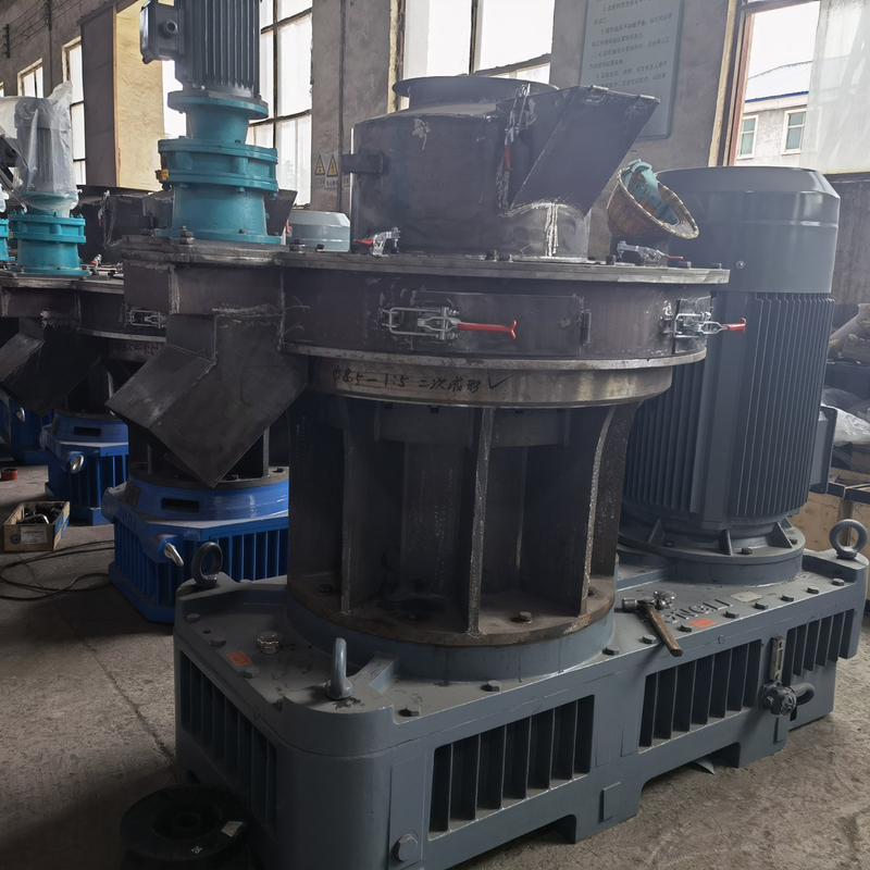 4-12mm Houtpellet Mill Machine met 0,8-4t/h Capaciteit en 380V Spanning