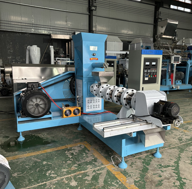 automatische 600-700 kg visvoerpelletmachine / DGP120 Extruder voor voedselpelletten voor huisdieren, honden en katten