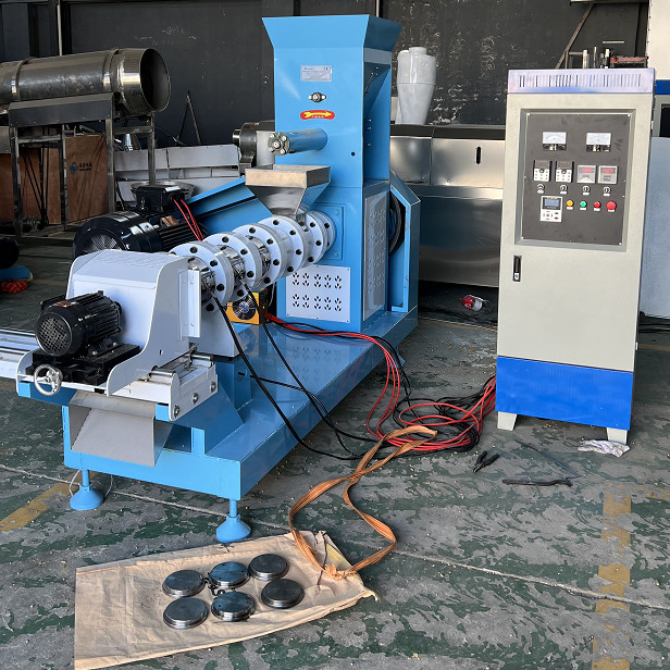 automatische 600-700 kg visvoerpelletmachine / DGP120 Extruder voor voedselpelletten voor huisdieren, honden en katten