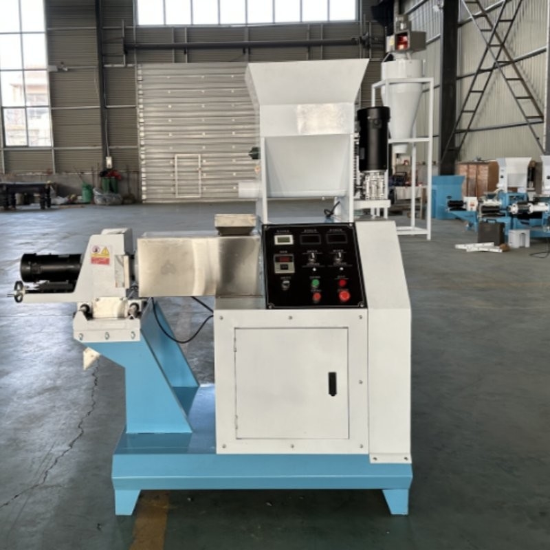 Extruder voor visvoeding Bloemvormen Visveredeling Voedingswaarde van viskracht Kw Katten en honden Einde producten