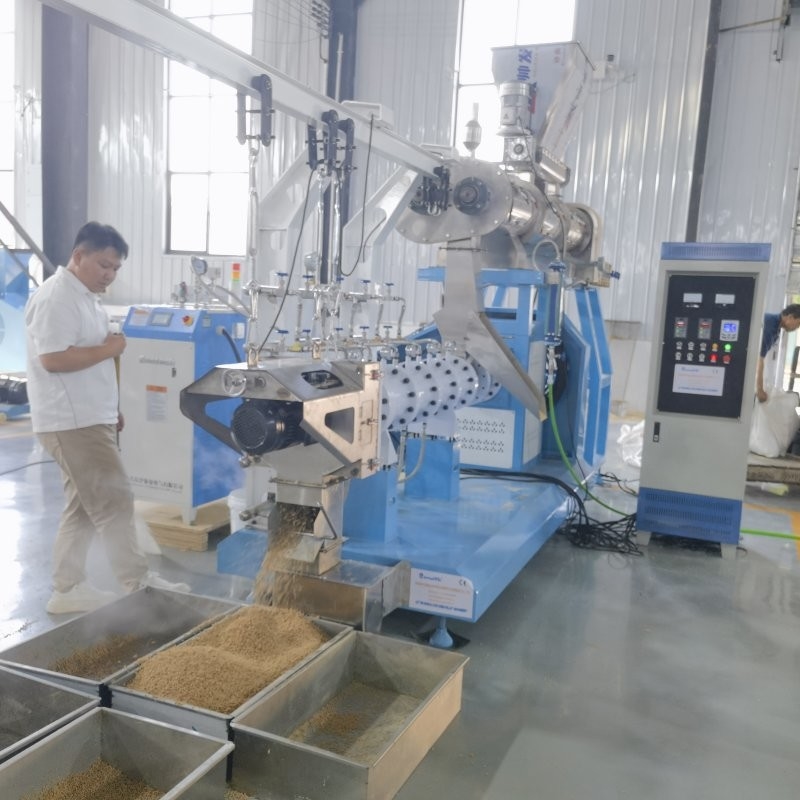 1t/h Capaciteit CE SGS Floating Fish Tilapia Feed Pellet Extruder Machine Met Stoomconditioner