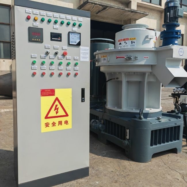 Houtpelletmachine met grote capaciteit Biomassa Houtpellet Productielijn Verticale ring die Houtpelletmachine