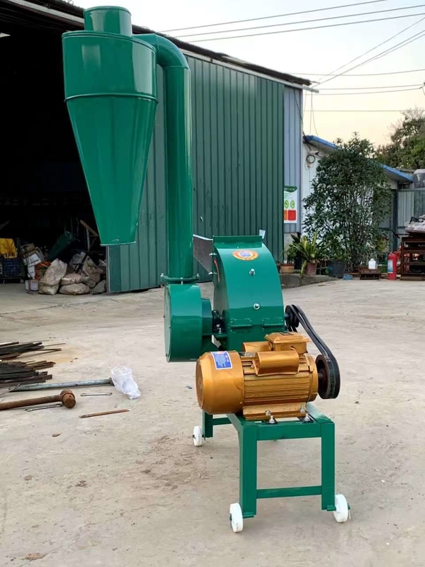 Voedervermaler en -schroefmachine Grasvoederverwerkingsmachine Dieselmotor Maïs Rijst Husk Maïsmaling machine hamer molen