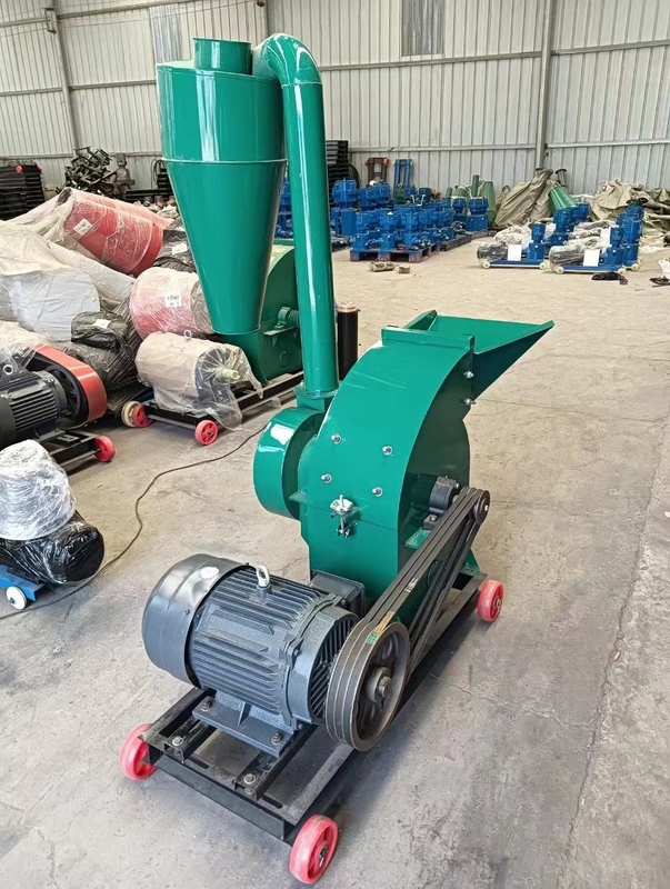 Voedervermaler en -schroefmachine Grasvoederverwerkingsmachine Dieselmotor Maïs Rijst Husk Maïsmaling machine hamer molen